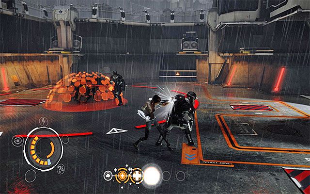 Równie istotna kwestia to zachowywanie bezpiecznego dystansu od wrogiego robota, bo jego tarcza po pewnym czasie eksploduje - Dotarcie do serwerów pamięci Twierdzy w Bastylii | Epizod 4 w Remember Me - Remember Me - poradnik do gry