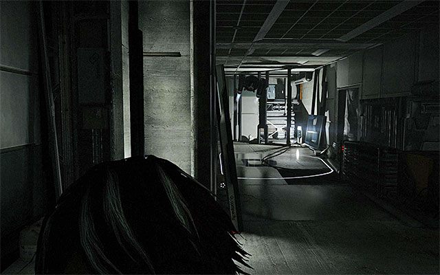 Rozpocznij eksplorację liniowych korytarzy, odnajdując po drodze punkt medyczny (SAT Hatch) i zatrzymując się w miejscu, które jest patrolowane przez drona bojowego - Dotarcie do głównej części więzienia | Epizod 4 w Remember Me - Remember Me - poradnik do gry