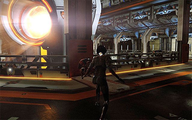 Tak jak zostało to pokazane na filmiku przerywnikowym, konstrukcja zlokalizowana w centralnej części sali (Brain Drainer) może doprowadzić do całkowitego wyczyszczenia pamięci osoby wyposażonej w czip Sensen i z oczywistych względów musisz unikać znalezienia się w świetle wielkiego reflektora - Unikanie Opróżniacza Mózgu | Epizod 4 w Remember Me - Remember Me - poradnik do gry