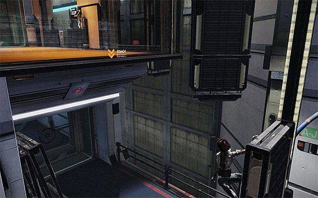 Złap się stojaka i następnie doskocz do jego górnej krawędzi - Odnalezienie elektronicznego wytrycha | Epizod 6 w Remember Me - Remember Me - poradnik do gry