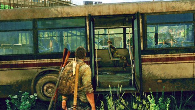 Po wyskoczeniu z kryjówki bandytów będziesz mijał zniszczony wrak autobusu - Pittsburgh | Komiksy w The Last of Us - The Last of Us - poradnik do gry