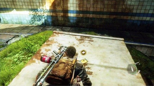 Wejdź na nią po kabinie kierowcy i podnieś książkę - Zajezdnia | Podręczniki szkoleniowe i narzędzia w The Last of Us - The Last of Us - poradnik do gry