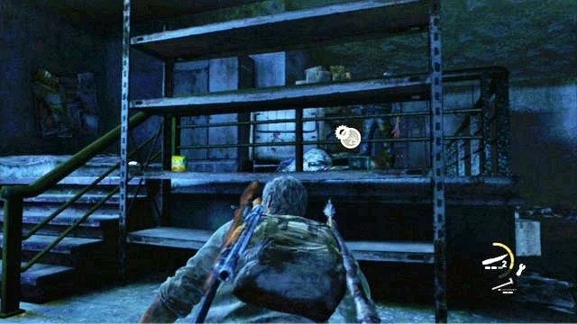 W pomieszczeniu jest jeszcze jeden stwór, ale nie musisz się nim przejmować, jeśli będziesz cicho - Przedmieścia - Kanały | Artefakty i nieśmiertelniki w The Last of Us - The Last of Us - poradnik do gry