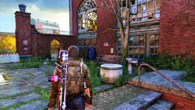 Tuż przed drugą barykadą (za bramą z miotaczem ognia) obróć się w prawo - Uniwersytet | Artefakty i nieśmiertelniki w The Last of Us - The Last of Us - poradnik do gry