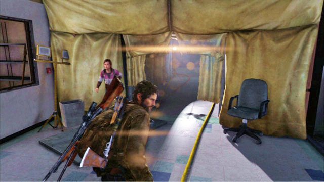 W pewnym momencie będziesz przechodził przez korytarz z płachtami materiału - Uniwersytet | Artefakty i nieśmiertelniki w The Last of Us - The Last of Us - poradnik do gry