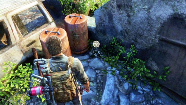 Obok beczek za wrakiem samochodu znajdziesz następny nieśmiertelnik - Zajezdnia | Artefakty i nieśmiertelniki w The Last of Us - The Last of Us - poradnik do gry