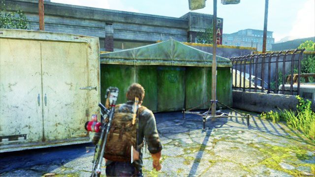 Na autobusowym peronie odszukaj mały zielony namiot - Zajezdnia | Artefakty i nieśmiertelniki w The Last of Us - The Last of Us - poradnik do gry