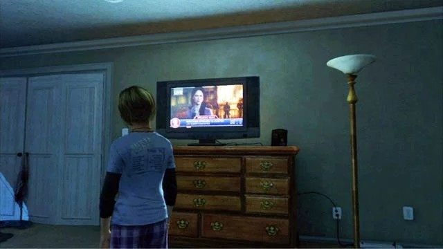 W łazience naprzeciwko ojciec zostawił gazetę, a w sypialni obok możesz obejrzeć fragment wiadomości - Prolog | Prolog i Strefa kwarantanny | Solucja The Last of Us - The Last of Us - poradnik do gry