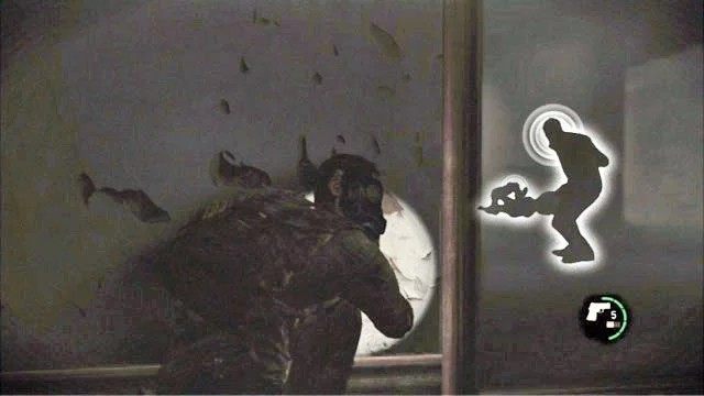 Skorzystaj teraz z nasłuchiwania, przytrzymując przycisk R2, a następnie poczekaj, aż stojący obok wróg odwróci się do ciebie plecami - Za murem (mapa) | Prolog i Strefa kwarantanny | Solucja The Last of Us - The Last of Us - poradnik do gry