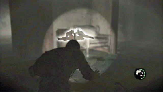 W pomieszczeniu zostały jeszcze dwa mutanty, których musisz się pozbyć - Za murem (mapa) | Prolog i Strefa kwarantanny | Solucja The Last of Us - The Last of Us - poradnik do gry