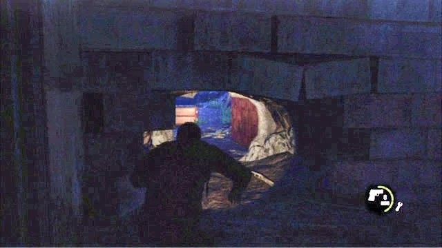 Po drugiej stronie wbiegnij schodami na górę i przejdź przez dziurę w ścianie - Na zewnątrz | Peryferia | Solucja The Last of Us - The Last of Us - poradnik do gry