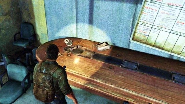 Zanim wejdziesz wyżej, otwórz pobliskie drzwi i zbierz znajdujące się po drugiej stronie części - Śródmieście (mapa) | Peryferia | Solucja The Last of Us - The Last of Us - poradnik do gry