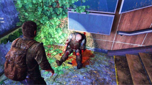 Na półpiętrze natkniesz się na kolejnego martwego żołnierza - Śródmieście (mapa) | Peryferia | Solucja The Last of Us - The Last of Us - poradnik do gry