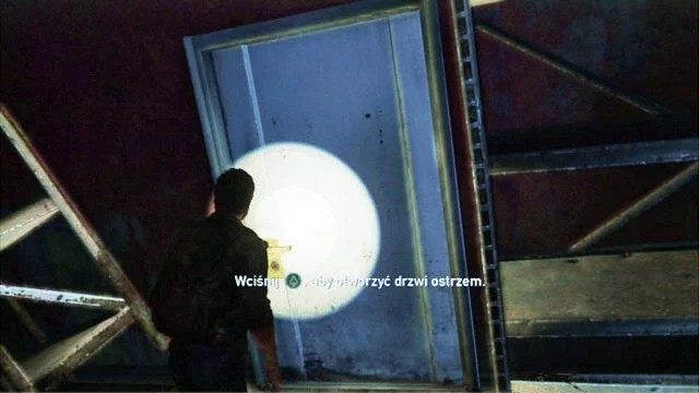 Na razie stwórz jeden nóż, by otworzyć zamknięte drzwi, znajdujące się kilka kroków dalej - Śródmieście (mapa) | Peryferia | Solucja The Last of Us - The Last of Us - poradnik do gry