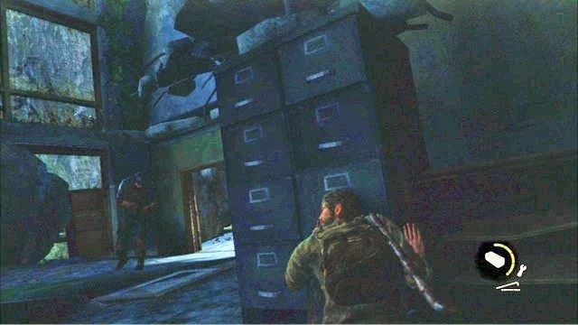 Wychodząc z pokoju, skieruj się do dziury, przez którą przechodził stwór - Śródmieście (mapa) | Peryferia | Solucja The Last of Us - The Last of Us - poradnik do gry