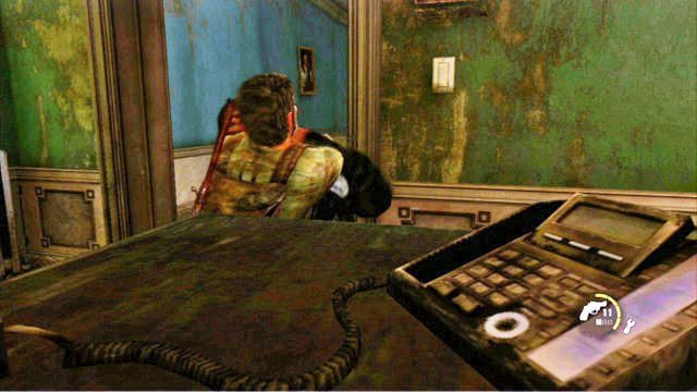 Powinieneś teraz schować się za gablotą w ciemnym pomieszczeniu, czekając na drugiego wroga - Budynek ratusza (mapa) | Peryferia | Solucja The Last of Us - The Last of Us - poradnik do gry