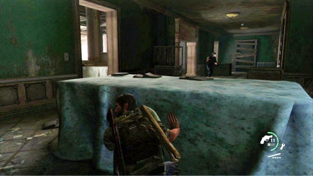 Aby ich pokonać, jak najszybciej przedostań się do ciemnego pomieszczenia z prawej - Budynek ratusza (mapa) | Peryferia | Solucja The Last of Us - The Last of Us - poradnik do gry