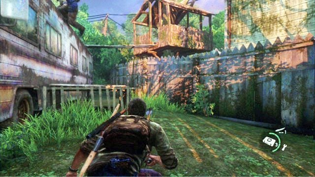 Obejdź stwory po cichu, a następnie unikając walki przedostań się na drugą stronę budynku - Cmentarz | Miasteczko Billa | Solucja The Last of Us - The Last of Us - poradnik do gry