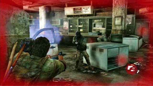 Po pierwszej grupce nadbiegnie kolejna, wskakując do środka przez rozbite okna - Samotna i porzucona (mapa) | Pittsburgh | Solucja The Last of Us - The Last of Us - poradnik do gry