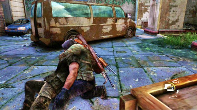 Chwilę później nadejdzie kolejny, którego również możesz zajść, chowając się za najbliższą osłoną - Ucieczka z miasta | Pittsburgh | Solucja The Last of Us - The Last of Us - poradnik do gry