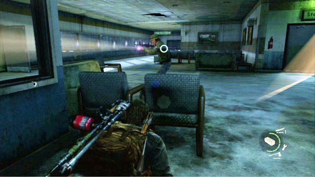 Jak żołnierze odbiegną, wyjdź z kryjówki i ruszaj dalej prosto - Szpital (mapa) | Laboratorium Świetlików | Solucja The Last of Us - The Last of Us - poradnik do gry