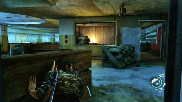 Gdy na twojej drodze stanie kolejny przeciwnik, poczekaj, aż się odwróci i jak najszybciej idź prosto - Szpital (mapa) | Laboratorium Świetlików | Solucja The Last of Us - The Last of Us - poradnik do gry