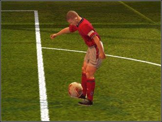 Piłkę można przytrzymać na stopie nie tylko podczas podbijania - Przytrzymanie piłki na stopie - Triki - FIFA World Cup 2002 - poradnik do gry