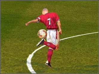 Nie naciskaj niczego, a później wstukaj E Q E C - Podbicie nogami - Triki - FIFA World Cup 2002 - poradnik do gry