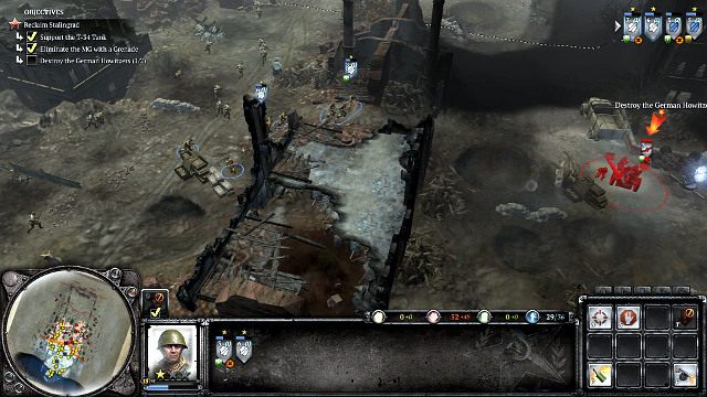 Obok budynku z zadania bonusowego znajduje się jedno z niemieckich dział - Misja 01 - Stalingradzki dworzec | Kampania w Company of Heroes 2 - Company of Heroes 2 - poradnik do gry