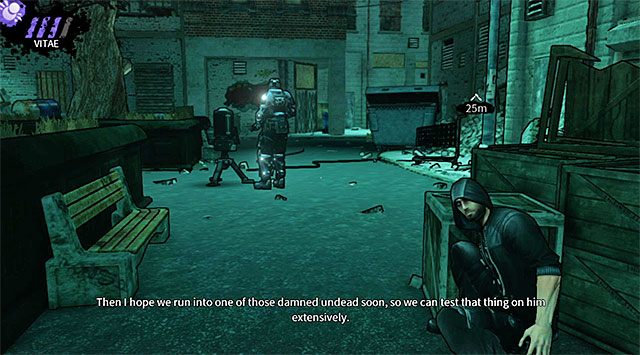 Obróć się teraz w lewo i ustaw za pokazanymi na screenie skrzyniami, czyli w pobliżu miejsca, w którym dwóch wartowników rozmawia przy aktywnym generatorze UV - Pierwszy dziedziniec | Rozdział 4 - The Hole | DARK - DARK - poradnik do gry