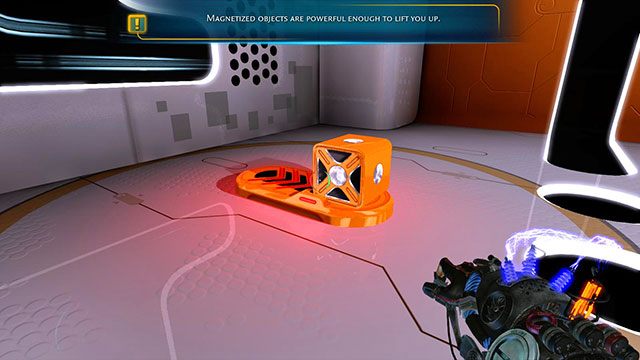 Najpierw podnieś kostkę leżącą na środku pomieszczenia i umieść ją na wyrzutni, jak powyżej - Introductory Jumper | Akt I | Magrunner Dark Pulse - Magrunner: Dark Pulse - poradnik do gry