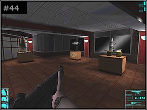 Przez drzwi na lewo od wejścia dostaniesz się do kolejnego pomieszczenia [#45], z dwoma terrorystami w środku (jeden z prawej strony, drugi na przeciwległym krańcu sali) - Misja 06 - Welcome To The Party - Die Hard: Nakatomi Plaza - poradnik do gry