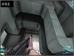 Idź wąskim przesmykiem do miejsca, gdzie spotkasz kilku terrorystów [#93] strzelających najprawdopodobniej do oddziałów SWAT - Misja 10 - One Of The Terrorist - Die Hard: Nakatomi Plaza - poradnik do gry
