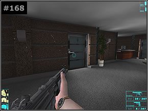 Oczyść okolicę i wyjdź po schodach w okolice drugiej strony basenu - Misja 18 - Backup Arrives - Die Hard: Nakatomi Plaza - poradnik do gry