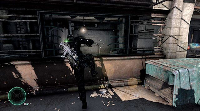 Lewe zabudowania - Przedostanie się do wnętrza komisariatu | Misja 1 - Kryjówka - Tom Clancys Splinter Cell: Blacklist - poradnik do gry
