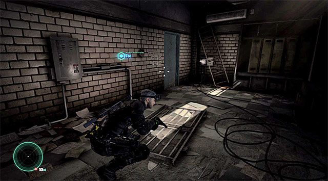 Wejście do komisariatu - Przedostanie się do wnętrza komisariatu | Misja 1 - Kryjówka - Tom Clancys Splinter Cell: Blacklist - poradnik do gry