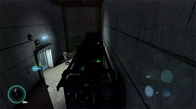 Metalowa konstrukcja znajdująca się przy wejściu do pomieszczenia kontrolnego - Przedostanie się do pomieszczenia kontrolnego | Misja 3 - Amerykańska konsumpcja - Tom Clancys Splinter Cell: Blacklist - poradnik do gry