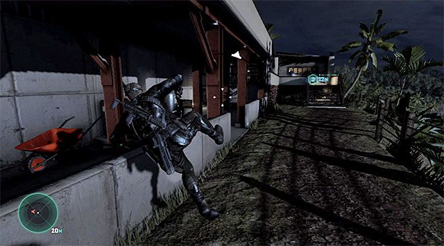 Nie próbuj dotrzeć do szopy pozostając cały czas w pobliżu klifu, albowiem pies, za którym przez cały czas podążasz po pewnym czasie wyruszy ponownie w stronę Fishera i nawet przeskoczenie przez balustradę nie uchroniłoby głównego bohatera przed zwróceniem na siebie uwagi - Dotarcie do szopy narzędziowej | Misja 4 - Prywatna posiadłość - Tom Clancys Splinter Cell: Blacklist - poradnik do gry