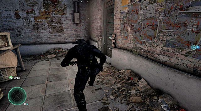 Boczne wejście do budynku - Dotarcie w okolice posterunku policji | Misja 1 - Kryjówka - Tom Clancys Splinter Cell: Blacklist - poradnik do gry