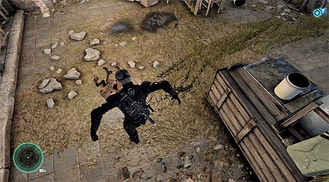 Wylądowanie na psie obronnym to jedna z możliwości - Dotarcie w okolice posterunku policji | Misja 1 - Kryjówka - Tom Clancys Splinter Cell: Blacklist - poradnik do gry