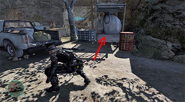 Ustaw się przy workach z piaskiem i zaczekaj na odpowiedni moment do przystąpienia do działania - Zlokalizowanie źródła transmisji | Misja 2 - Forteca partyzantów - Tom Clancys Splinter Cell: Blacklist - poradnik do gry