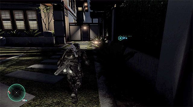 Kontynuuj przemarsz, zatrzymując się za zasłoną za każdym razem gdy zauważysz, że pies obronny znalazł się niebezpiecznie blisko Fishera - Zinfiltrowanie terenów wokół posiadłości | Misja 4 - Prywatna posiadłość - Tom Clancys Splinter Cell: Blacklist - poradnik do gry