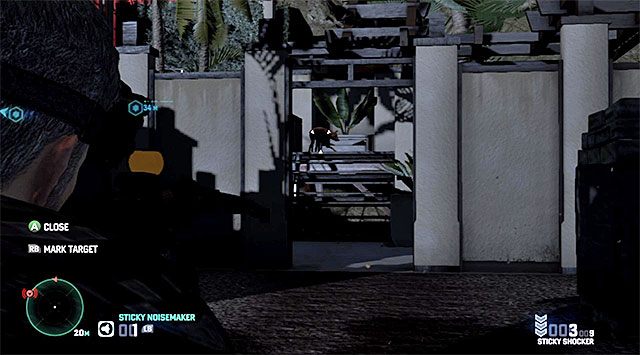 Pies na schodach - Przedostanie się do wnętrza posiadłości | Misja 4 - Prywatna posiadłość - Tom Clancys Splinter Cell: Blacklist - poradnik do gry