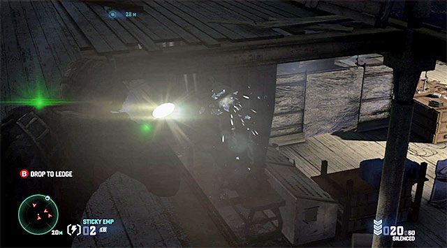 Reflektory w głównym pomieszczeniu - Zbadanie głównego obszaru młynu zbożowego | Misja 5 - Opuszczony młyn - Tom Clancys Splinter Cell: Blacklist - poradnik do gry