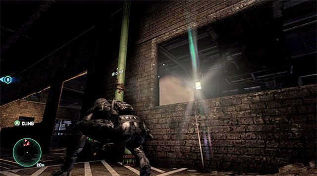 Po raz kolejny zmuszony zostaniesz do podjęcia bardziej agresywnych działań i dodatkowym utrudnieniem jest to, że w wyniku niedawnego pojmania utraciłeś wszystkie elementy wyposażenia poza pistoletem oraz ogłuszaczem (Stun Gun) - Dotarcie na dach w towarzystwie Briggsa | Misja 5 - Opuszczony młyn - Tom Clancys Splinter Cell: Blacklist - poradnik do gry