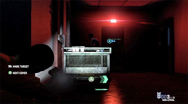 Pojedynczy przeciwnik patrolujący korytarz w pobliżu drzwi wyjściowych - Odzyskanie wyposażenia Fishera | Misja 8 - Ośrodek więzienny - Tom Clancys Splinter Cell: Blacklist - poradnik do gry
