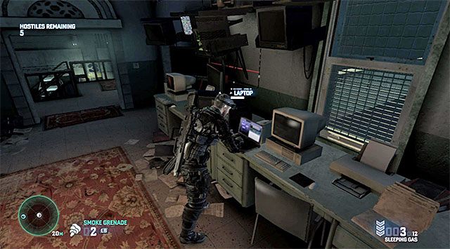 Laptop leży na biurku - Misje Charliego | Laptopy Czarnej Listy (Blacklist Laptops) - Tom Clancys Splinter Cell: Blacklist - poradnik do gry
