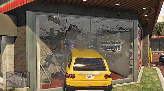 Ostrożnie wyjedź z garażu i następnie z posiadłości, wyruszając w stronę salonu Simeona - GTA 5: Komplikacje - solucja - GTA 5 - poradnik do gry