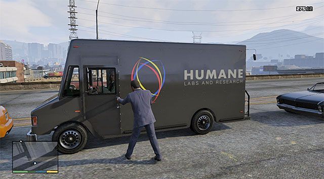 Zajedź drogę i wyrzuć kierowcę z ciężarówki - GTA 5: Granaty gazowe BZ - solucja - GTA 5 - poradnik do gry