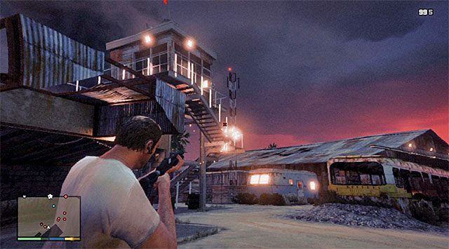 W trakcie staczania walk na lotnisku pomagaj sobie specjalną zdolnością Trevora - GTA 5: Nerwowy Ron - solucja - GTA 5 - poradnik do gry